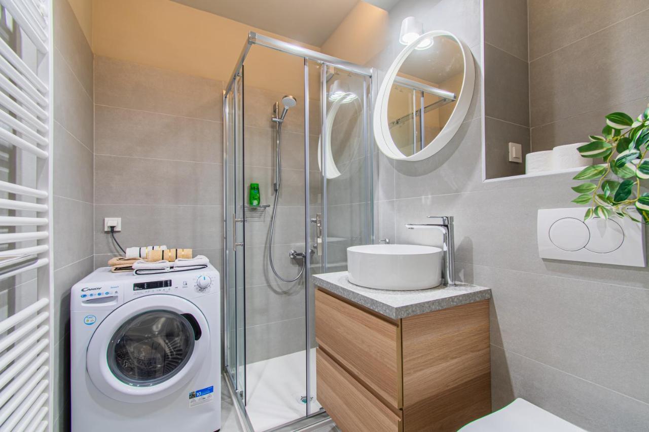 Flexible Selfcheckins 58, 59 & 60 - - Loggia - New - Luxury Apartment
