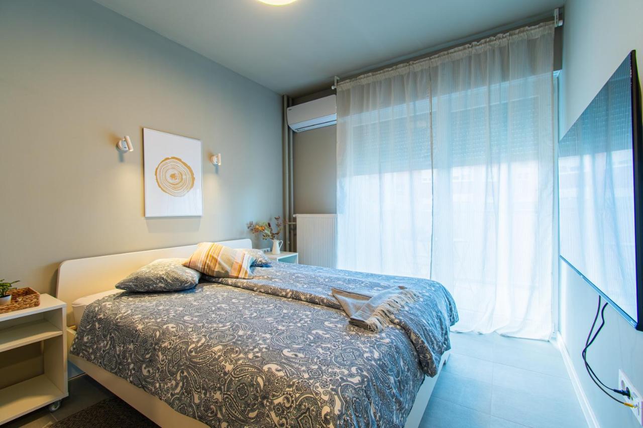 Flexible Selfcheckins 58, 59 & 60 - - Loggia - New - Luxury Apartment
