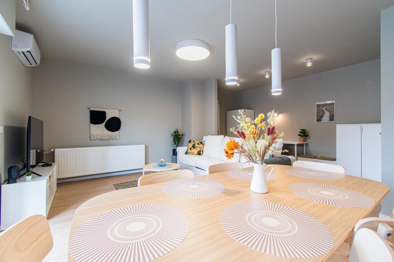 Flexible Selfcheckins 58, 59 & 60 - - Loggia - New - Luxury Apartment Zagreb