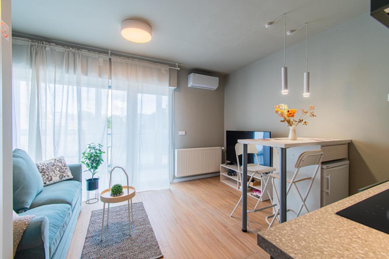 Flexible Selfcheckins 58, 59 & 60 - - Loggia - New - Luxury Apartment *