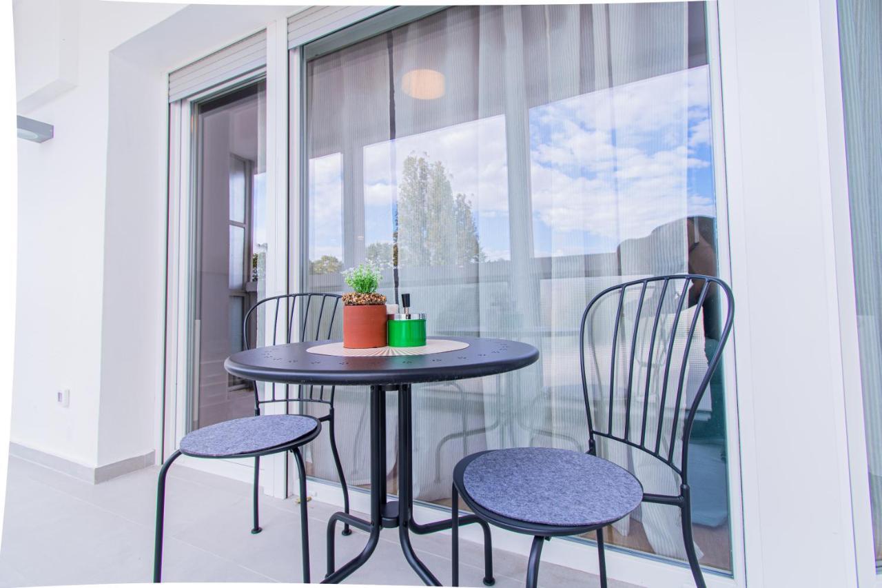 Flexible Selfcheckins 58, 59 & 60 - - Loggia - New - Luxury *