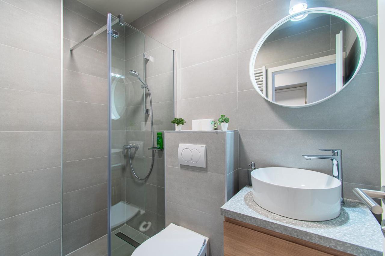 Flexible Selfcheckins 58, 59 & 60 - - Loggia - New - Luxury Apartment
