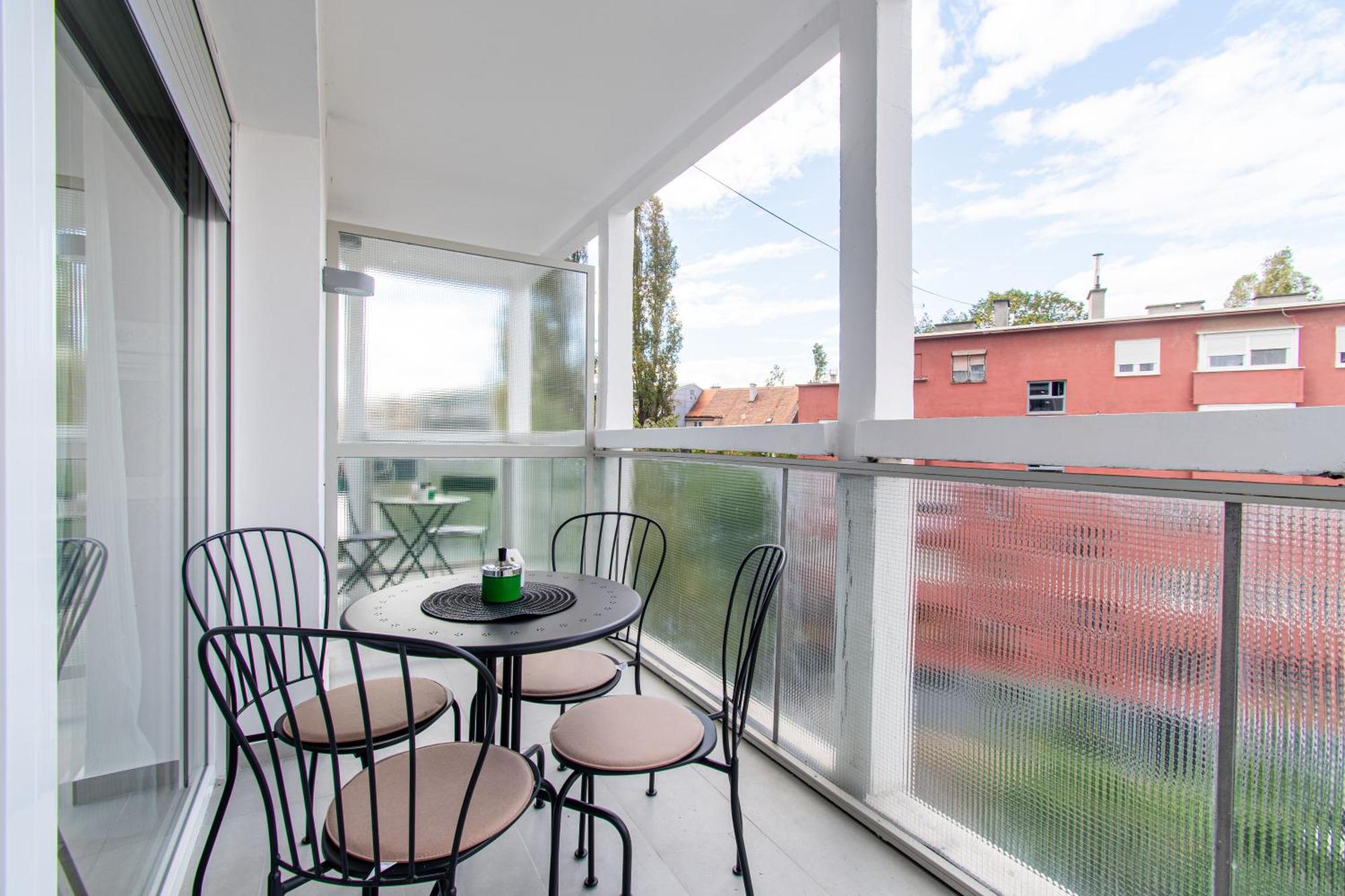 Flexible Selfcheckins 58, 59 & 60 - - Loggia - New - Luxury Apartment *