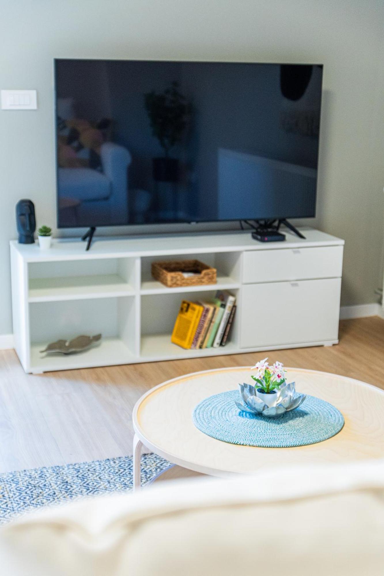 Flexible Selfcheckins 58, 59 & 60 - - Loggia - New - Luxury Apartment
